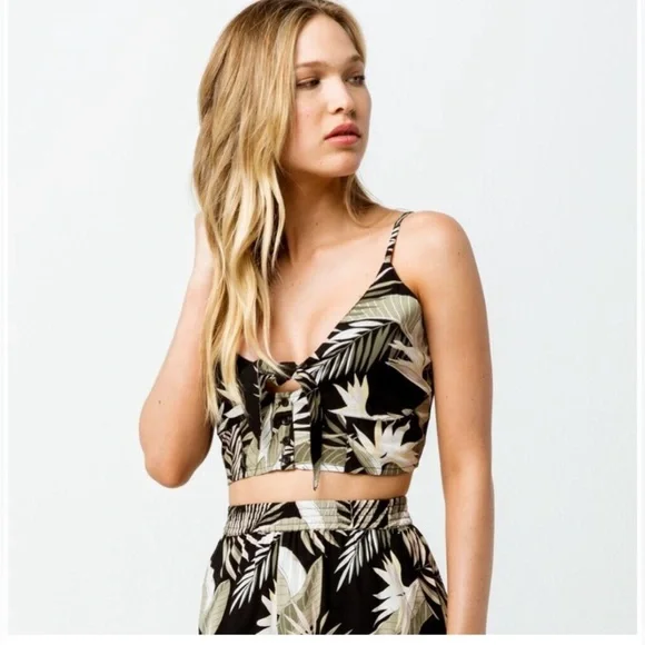 Volcom Gen Wow black floral cropped tank - Picture 10 of 11